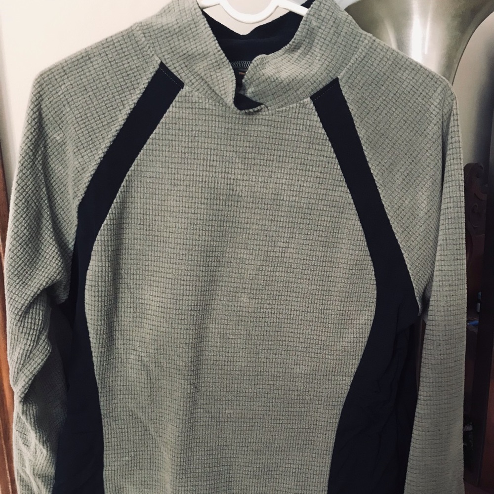 Women’s size Medium Regular long sleeve top
